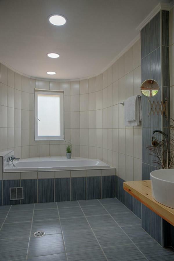 Modern Eco Friendly Villa Close To Town Pelekas Eksteriør billede